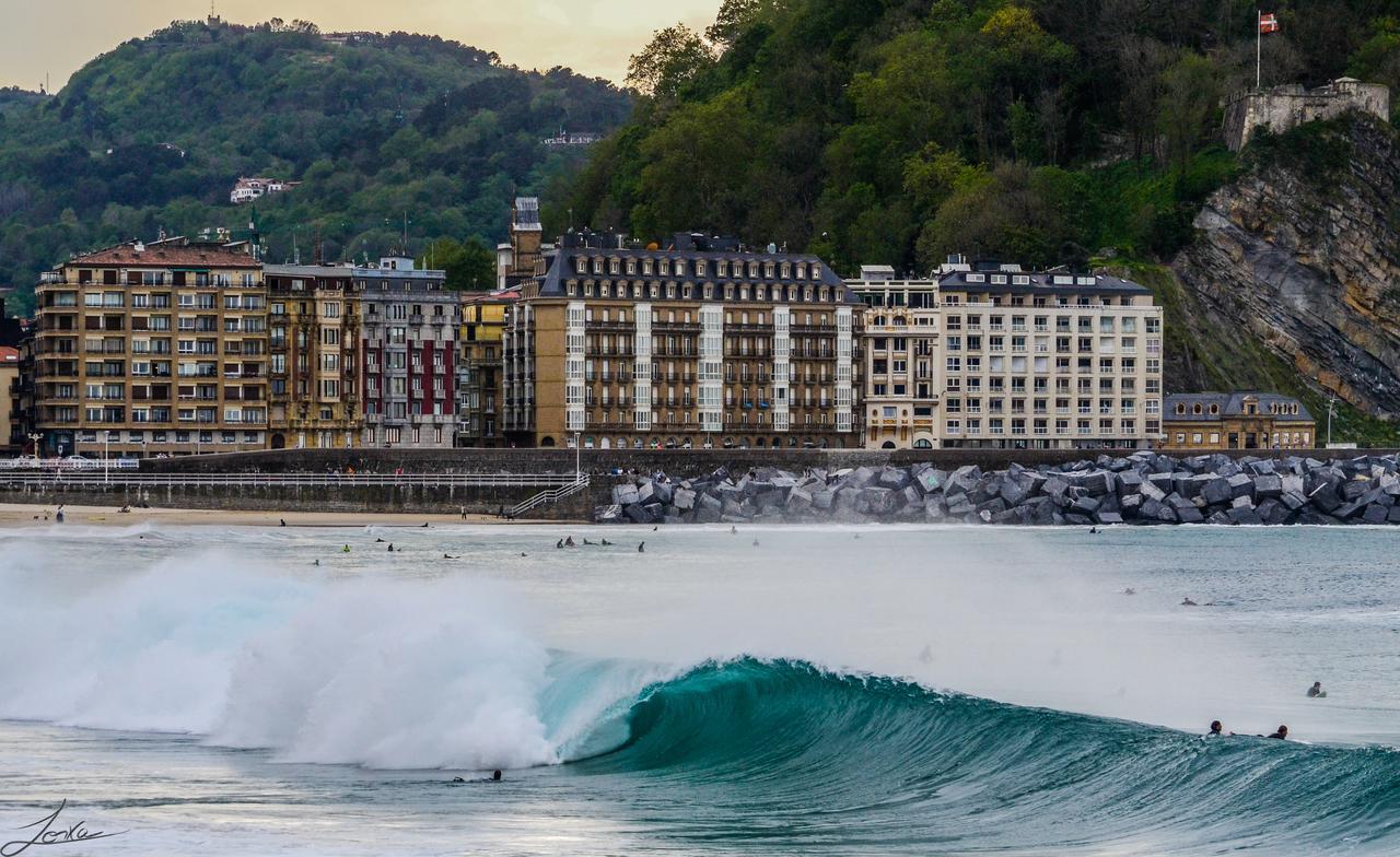 Surfing Etxea - Surf Hostel San Sebastián Eksteriør billede